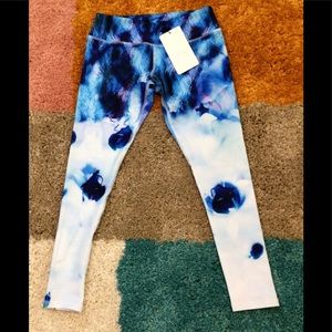 The Free Yoga Legging Size Small NWT